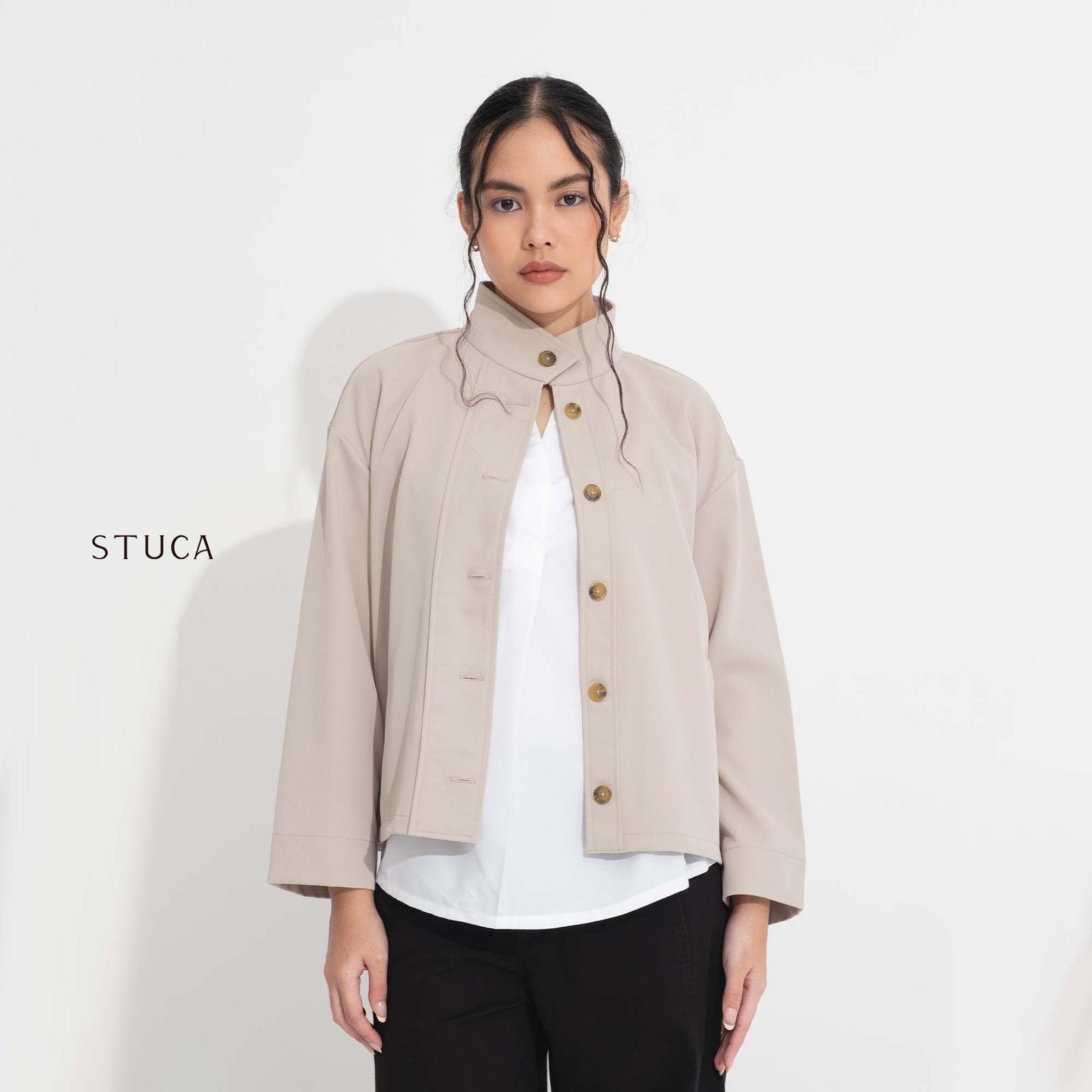 STUCA – Jacket Wanita – Kiro Jacket (Cropped Spring Jacket with Pleated Back Detail) - Taupe, S-M