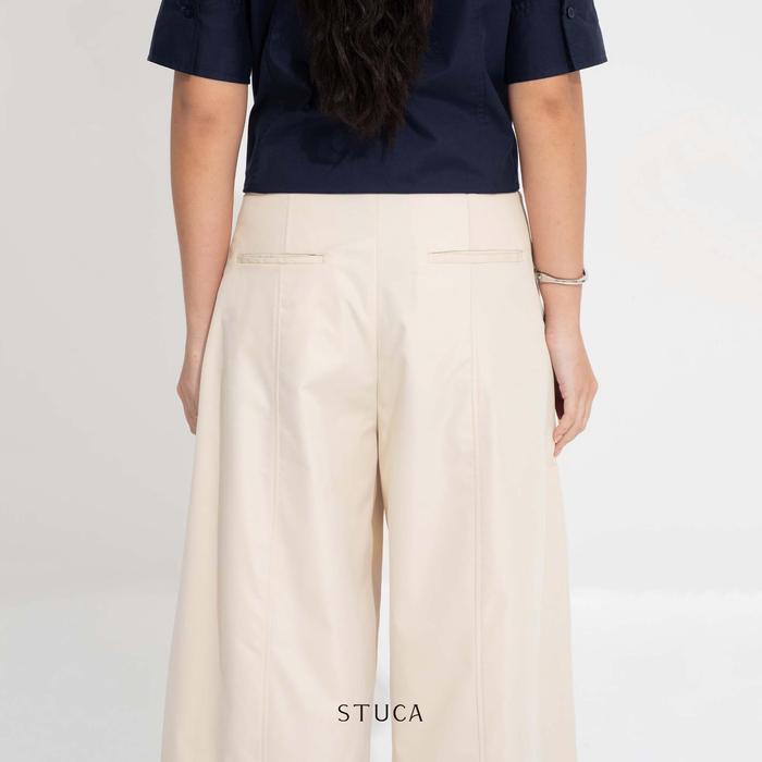 STUCA – Celana Wanita – Tako Pants (Barrel Pants with Front Seam Detail) - Cream, 26