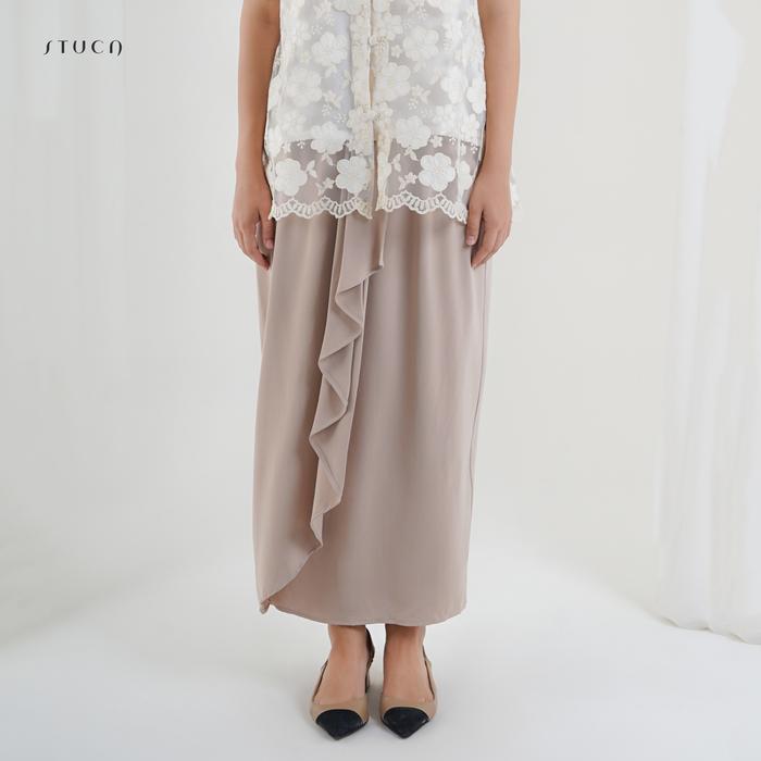 STUCA – Rok Wanita – Ameria Skirt (Asymmetric Ruffle Skirt) - Off White foto 6