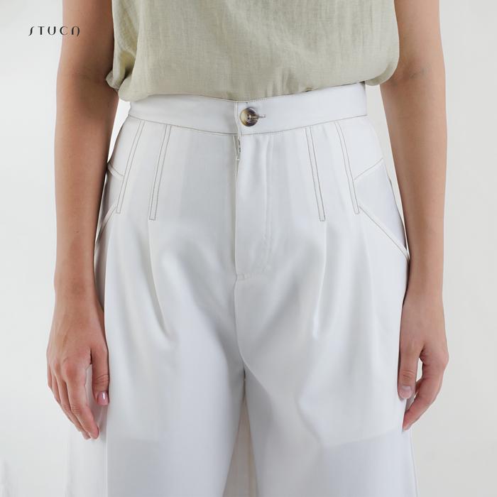 STUCA – Celana Wanita – Thyr Pants (Straight Pleated with Contrast Stitch Pants) - Khaki, 26