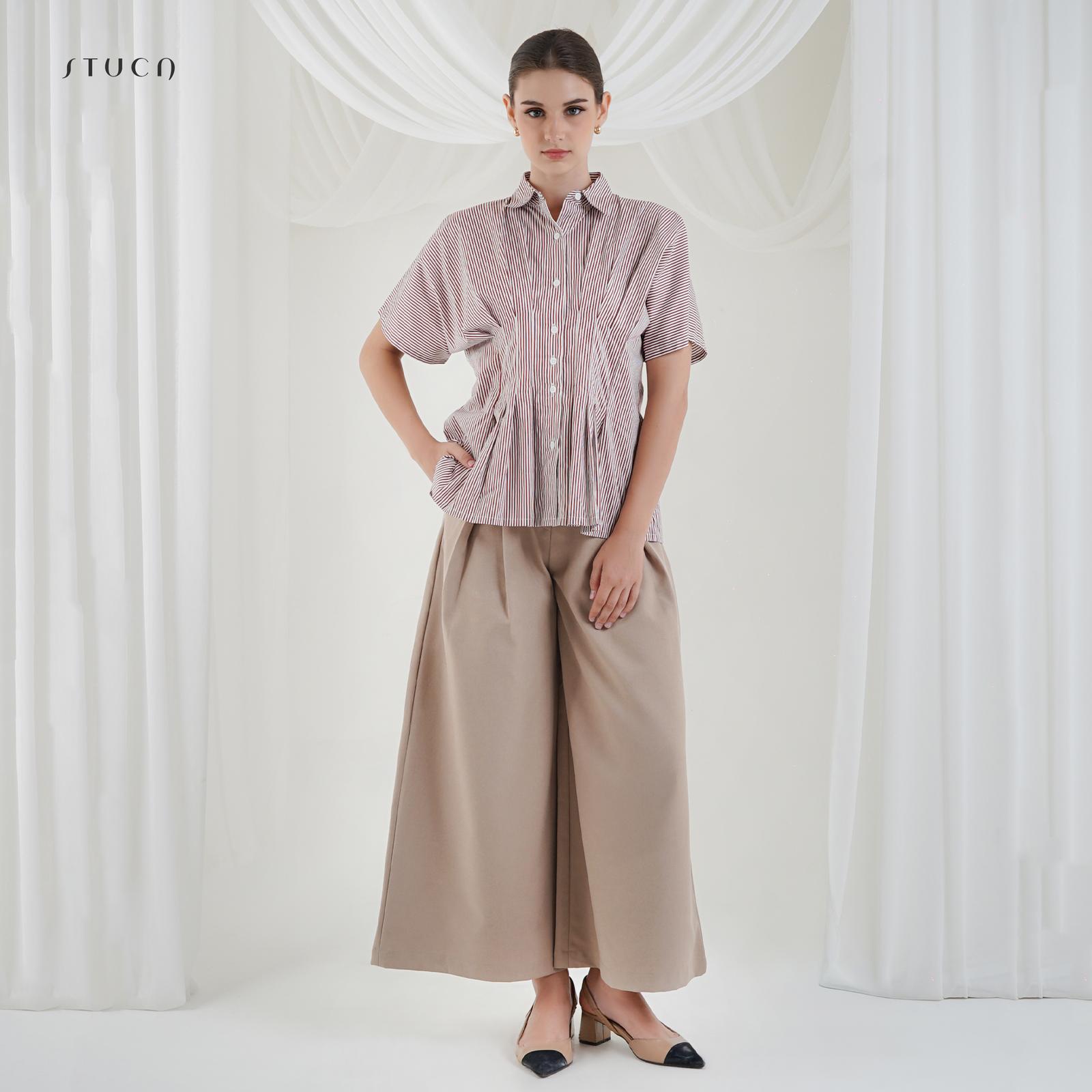 STUCA – Blouse Wanita – Rhea Top (Striped Short-Sleeve Pleated Blouse) - Navy, SM